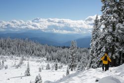 Poradnik zimowego turysty – czyli jak przygotować się do wędrówki górskiej w zimie?